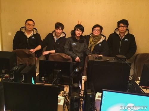 独家:国民岳父老公首合作 韩寒俱乐部签熊猫TV